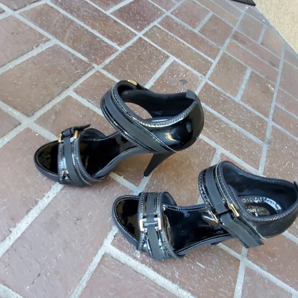 Michael Kors shoe - Picture 2 of 3